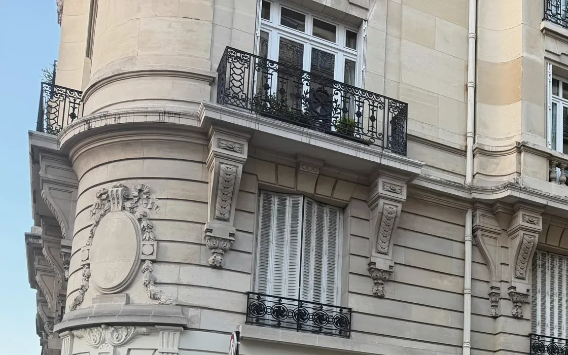 Façade et balcons de l'immeuble